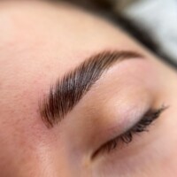 salon laminare sprancene pipera